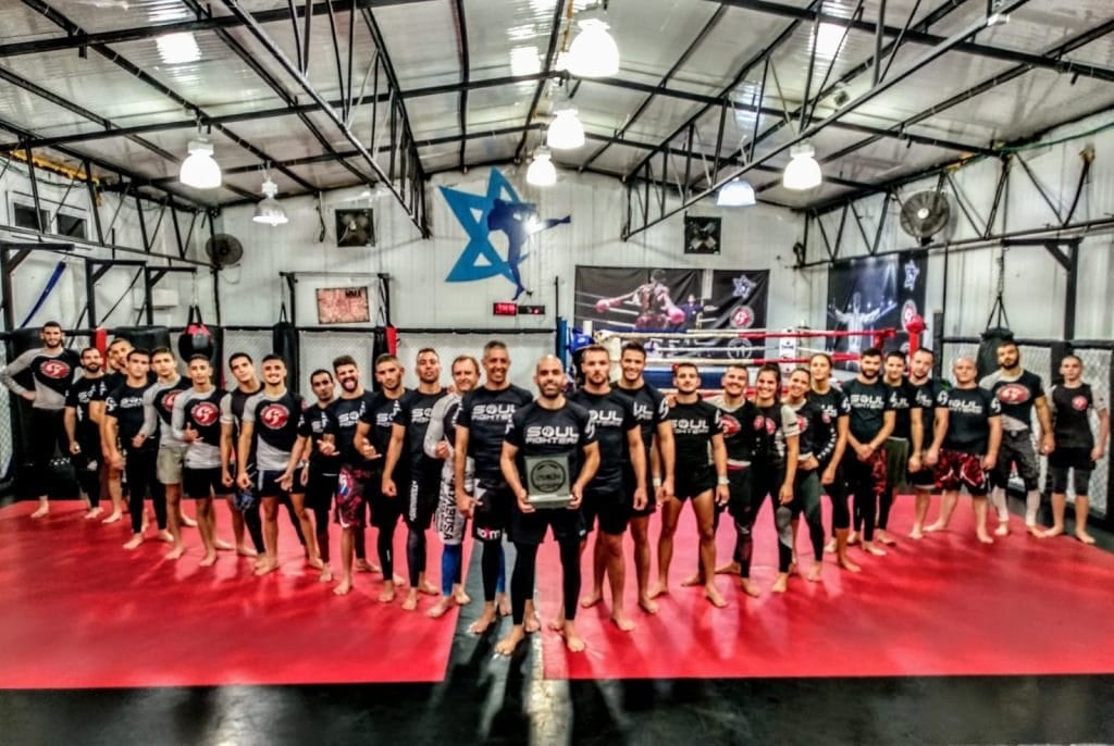 האולם — 200 מ״ר